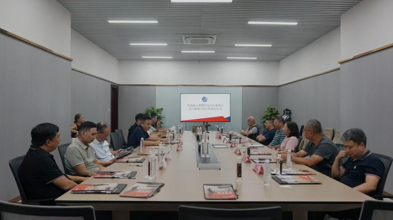 協(xié)會(huì)順利召開(kāi)第六屆第六次會(huì)長(zhǎng)辦公會(huì)暨參觀(guān)虜克電梯交流活動(dòng)